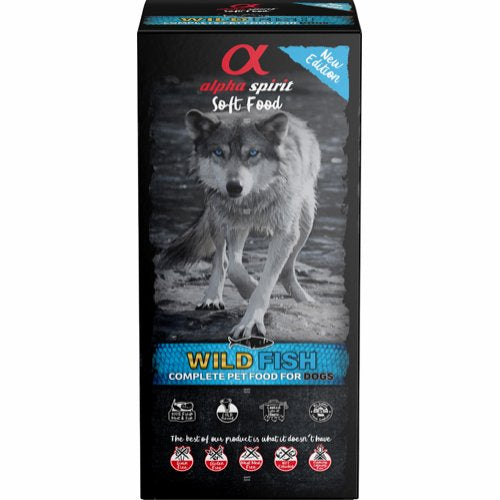 En æske Alpha Spirit fiskehundefoder til hunde med allergi over for andre proteiner, med et billede af en ulv.